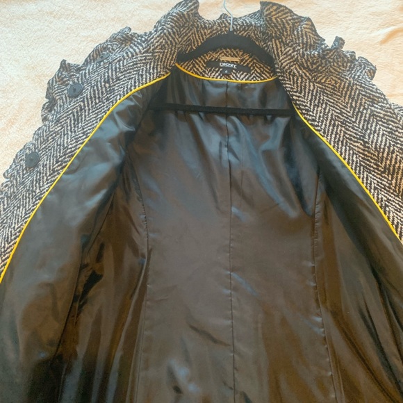 NWT DKNY Wool blend coat with ruffled sleeves and neckline - Picture 5 of 13
